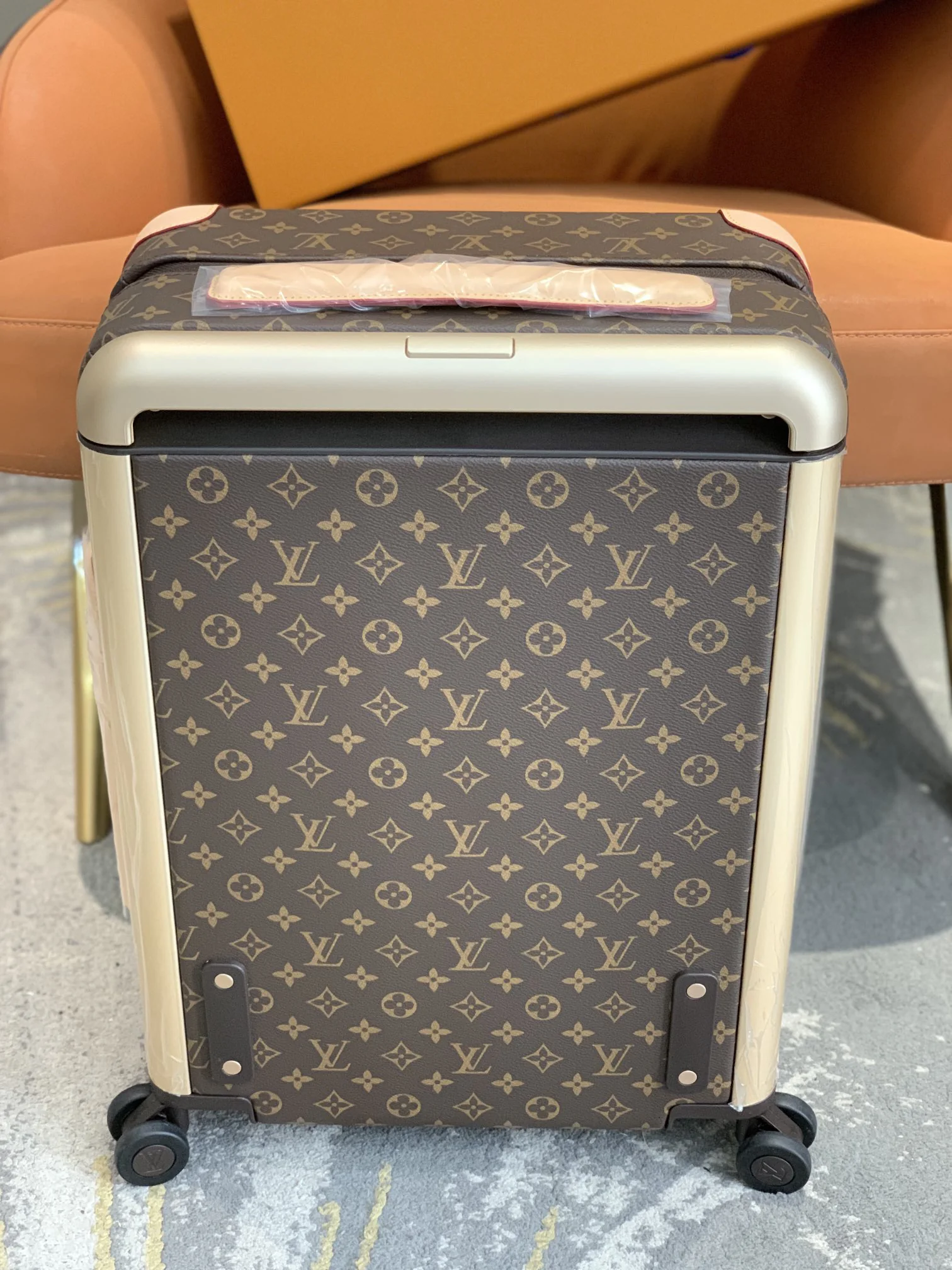 LV Suitcases 38x55x21cm 1000202607010105 - Image 2