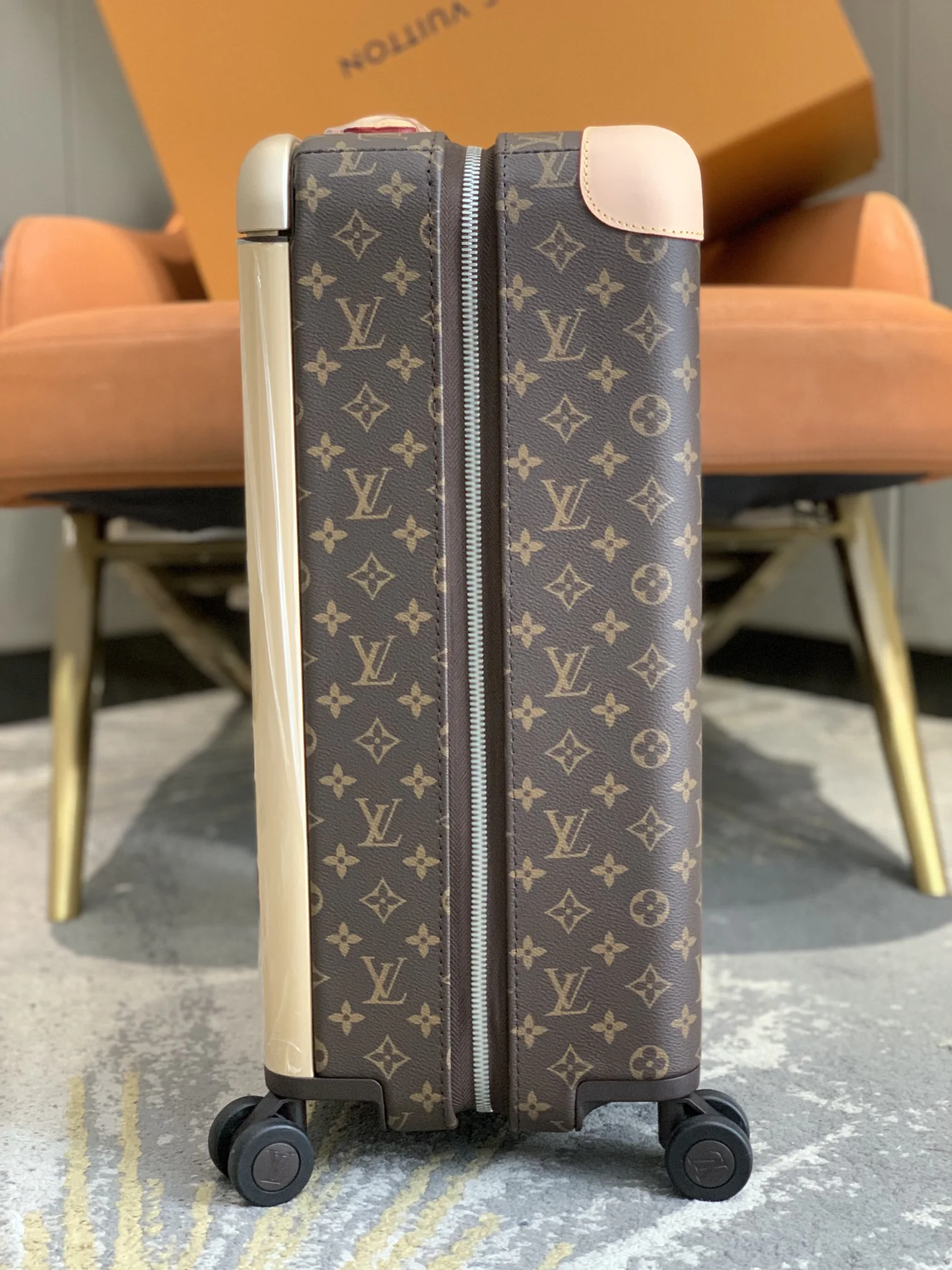 LV Suitcases 38x55x21cm 1000202607010105 - Image 3