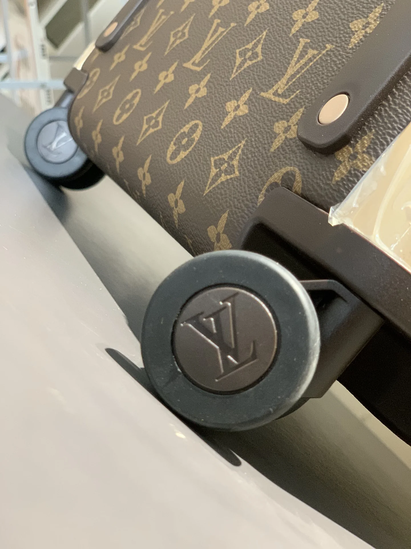 LV Suitcases 38x55x21cm 1000202607010105 - Image 4