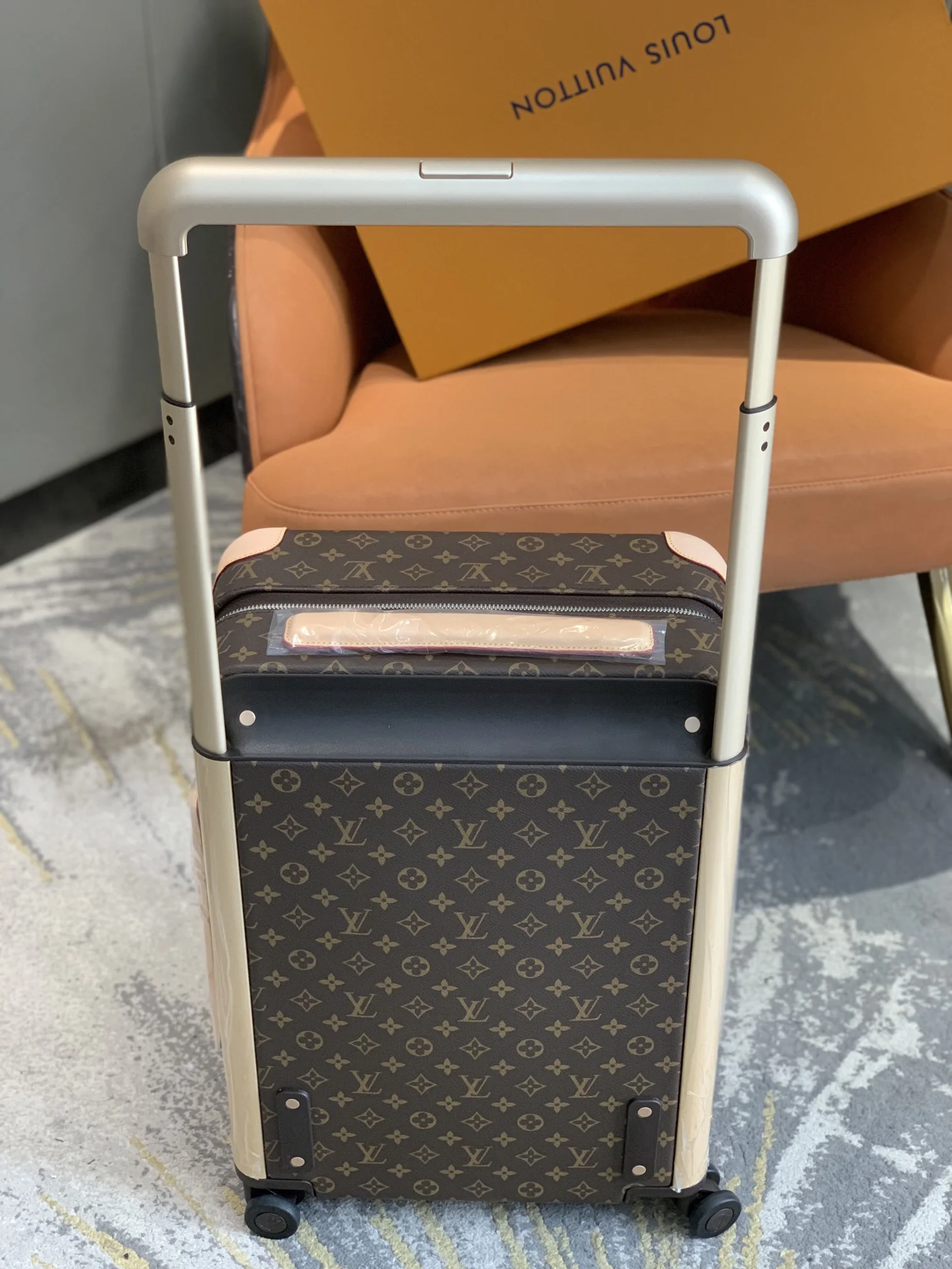 LV Suitcases 38x55x21cm 1000202607010105 - Image 5