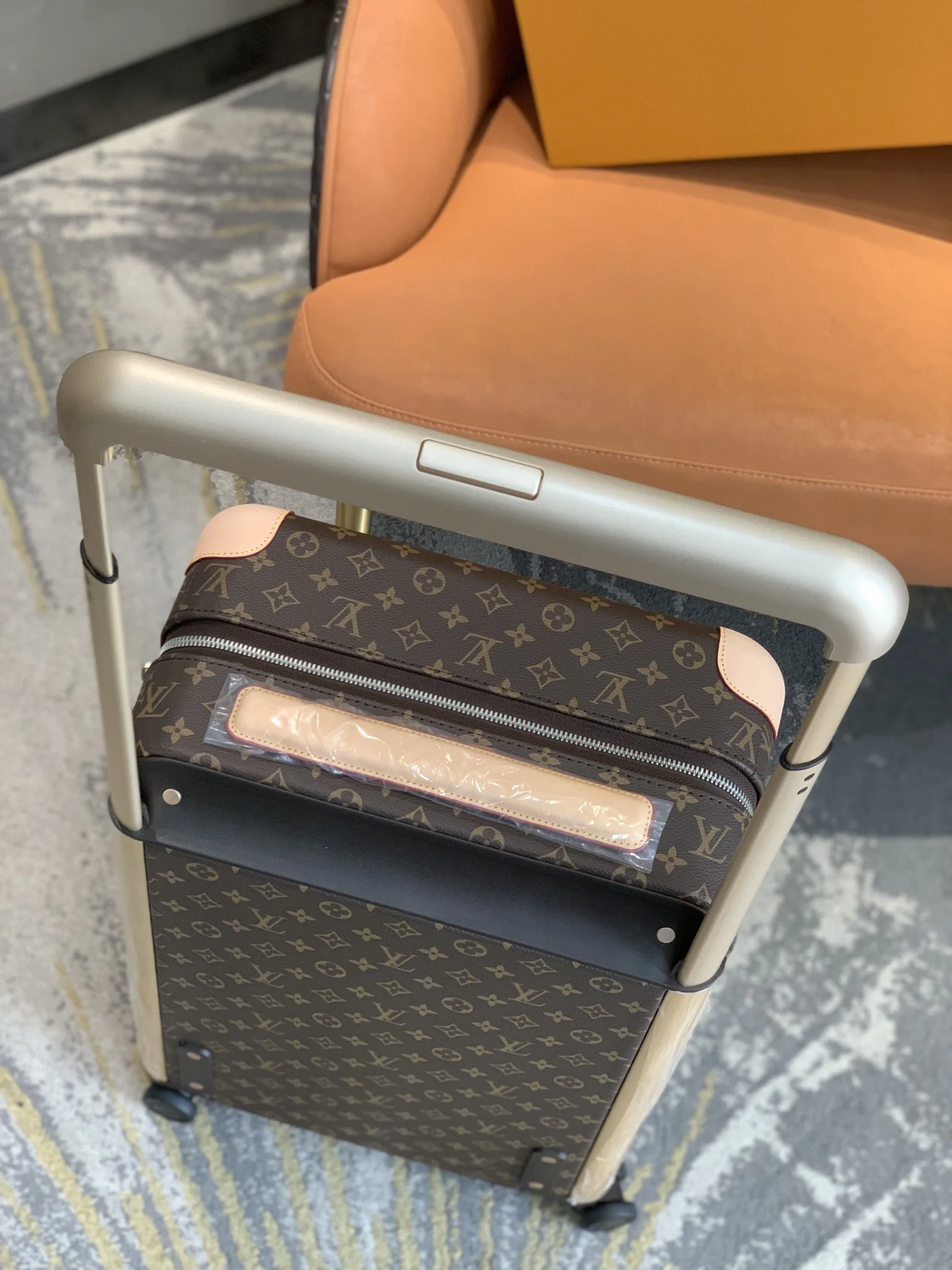 LV Suitcases 38x55x21cm 1000202607010105 - Image 7