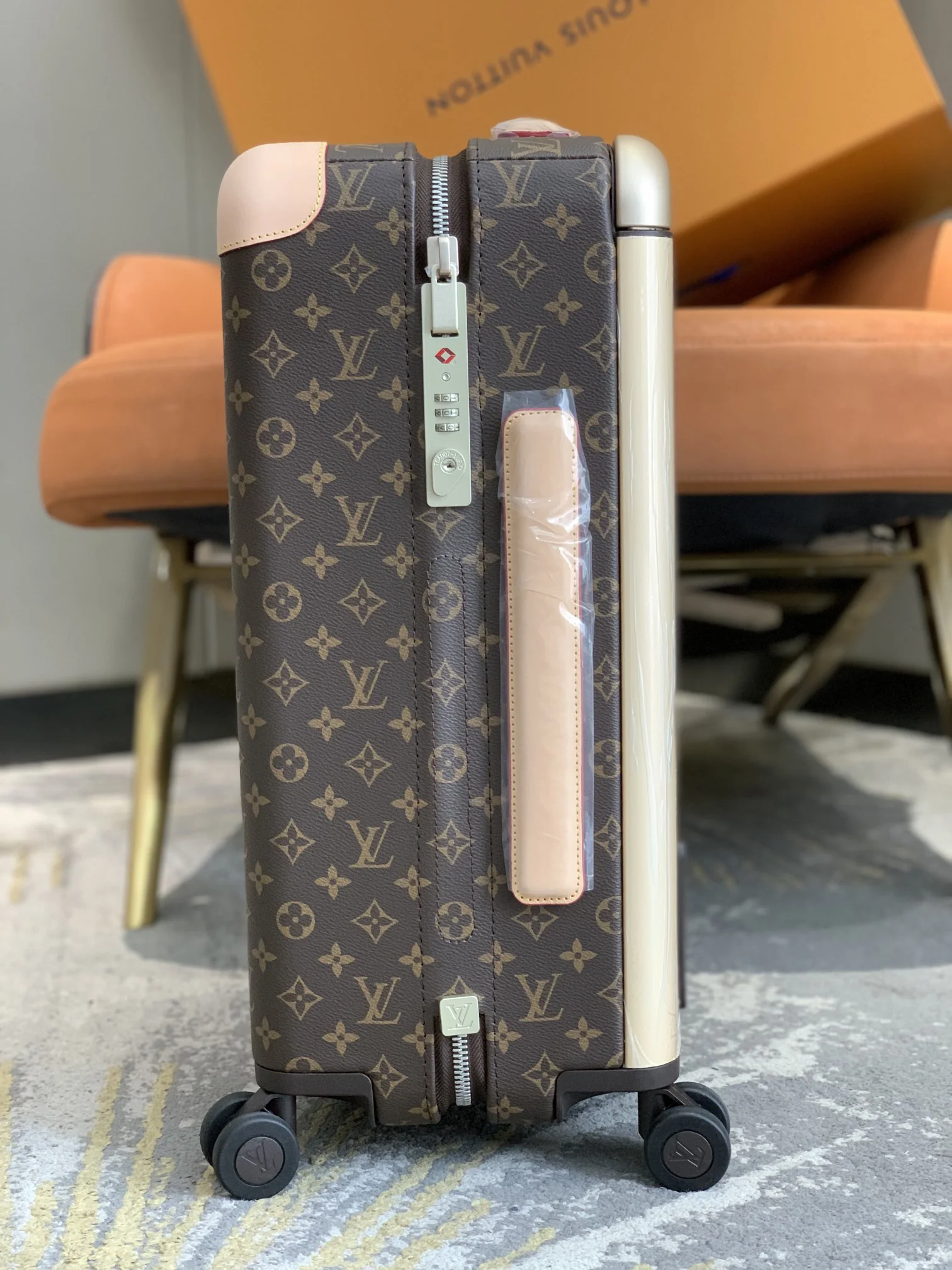 LV Suitcases 38x55x21cm 1000202607010105 - Image 8