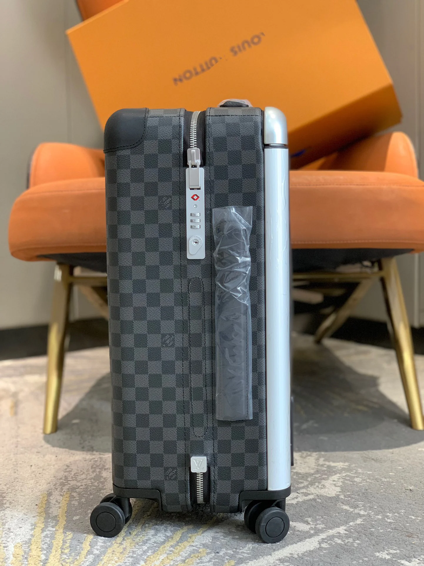 LV Suitcases 38x55x21cm,20inch 980202607010008 - Image 2