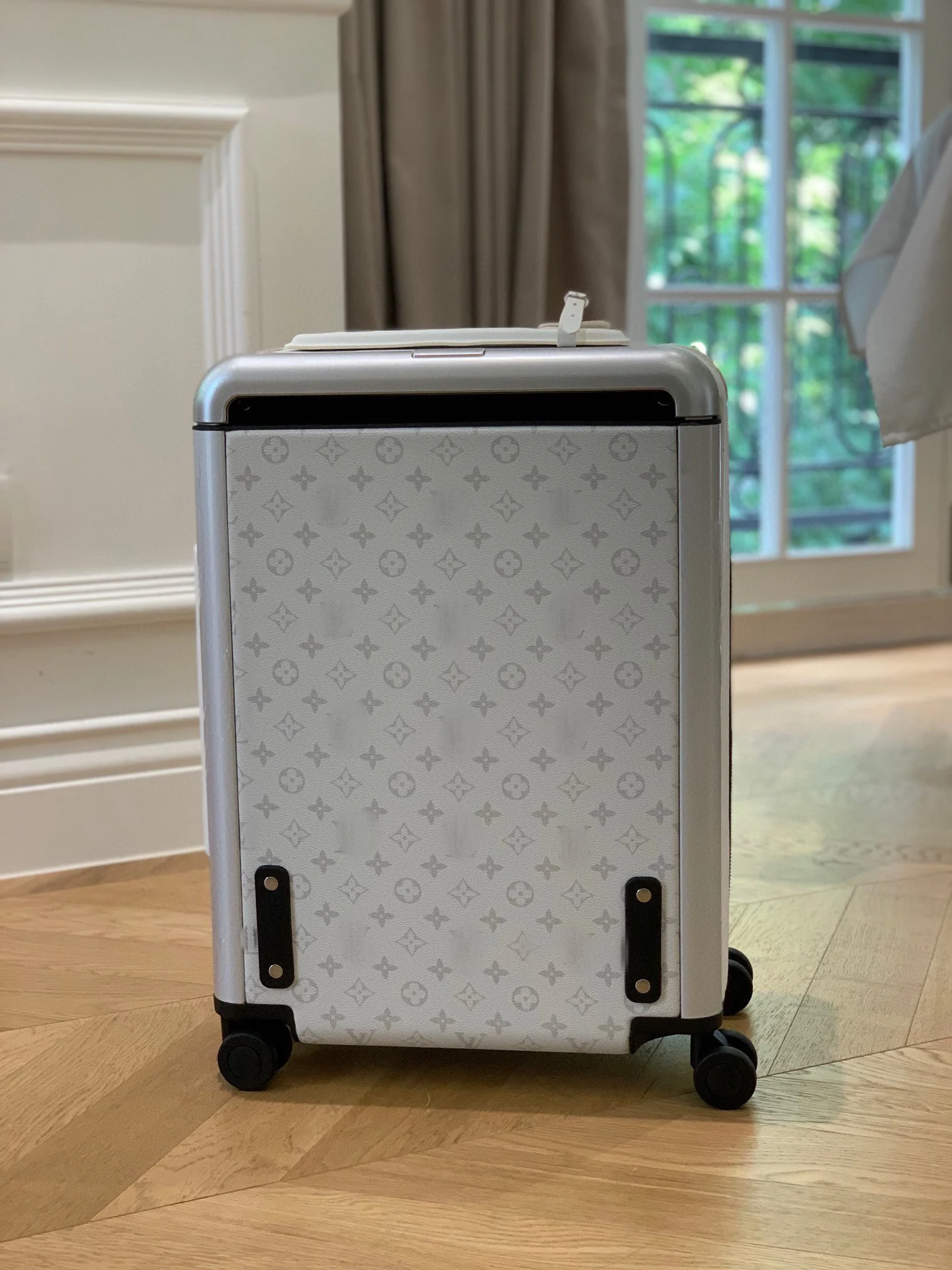 LV Suitcases 38x55x21cm,20inch 980202607010009 - Image 2