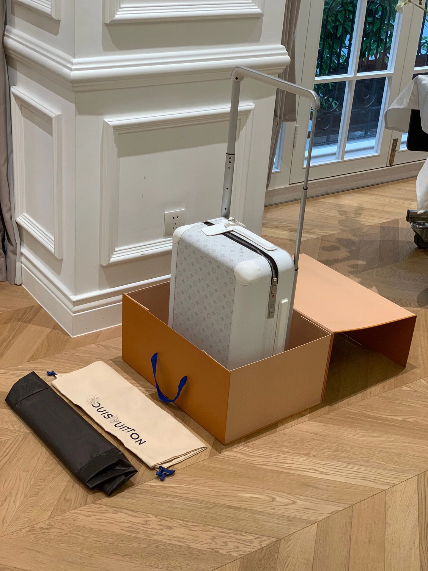 LV Suitcases 38x55x21cm,20inch 980202607010009 - Image 3
