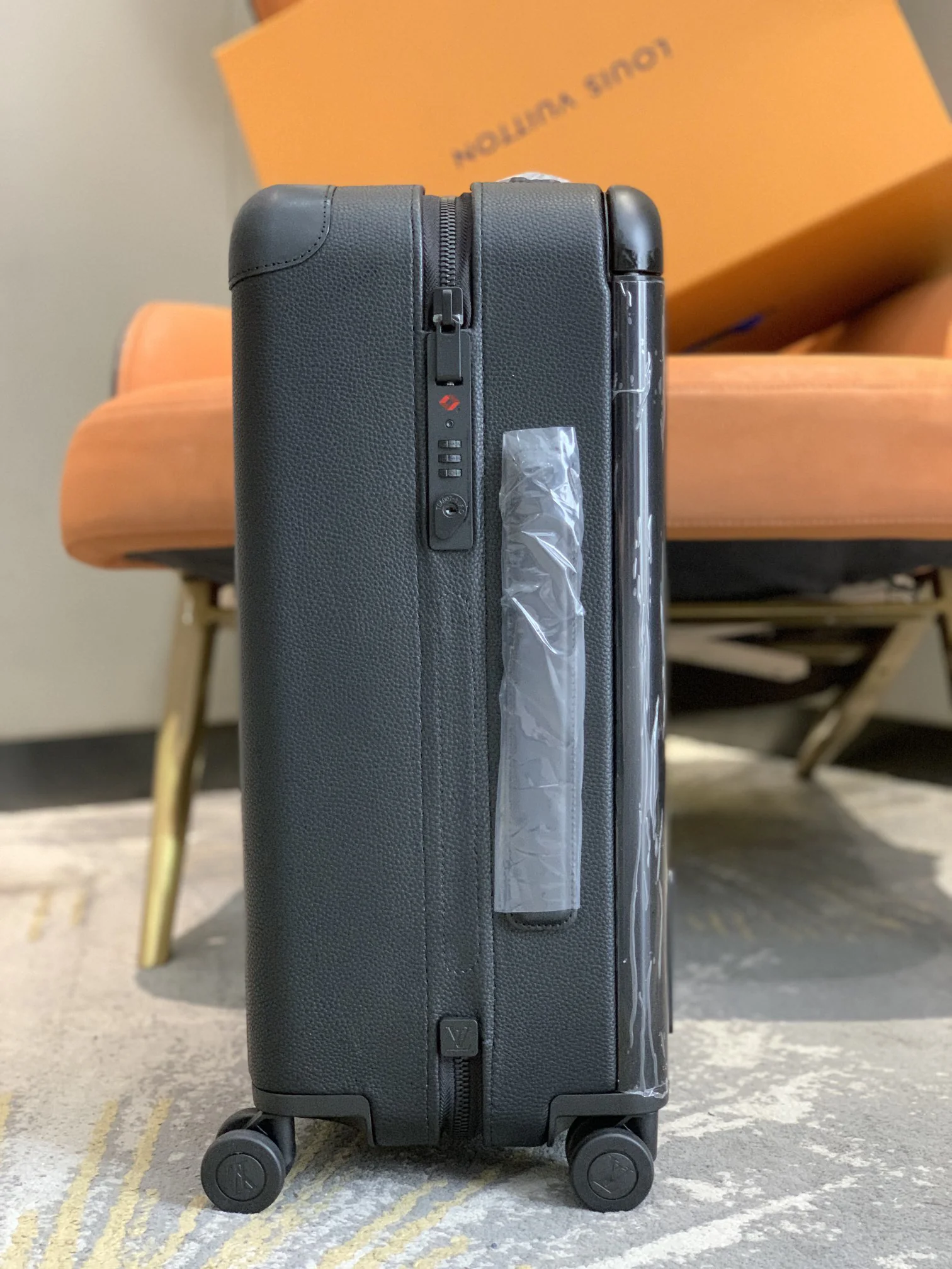 LV Suitcases 38x55x21cm,20inch 980202607010010 - Image 3
