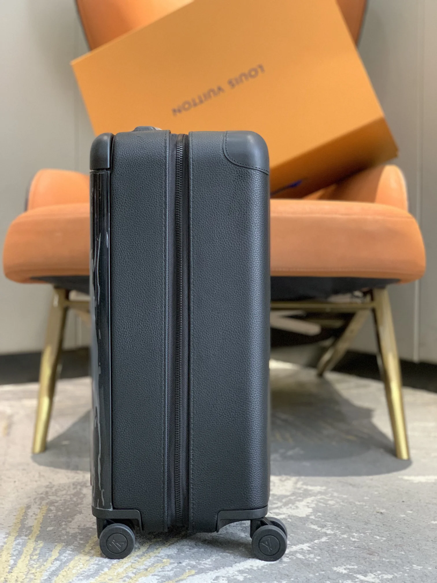 LV Suitcases 38x55x21cm,20inch 980202607010010 - Image 8