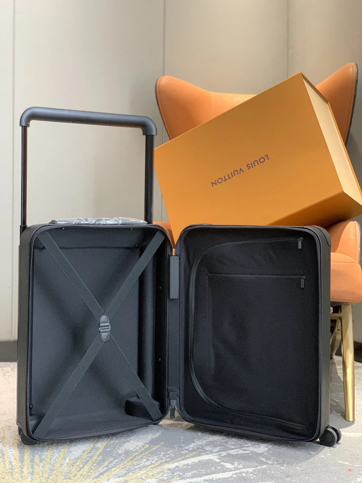 LV Suitcases 38x55x21cm,20inch 980202607010010 - Image 9