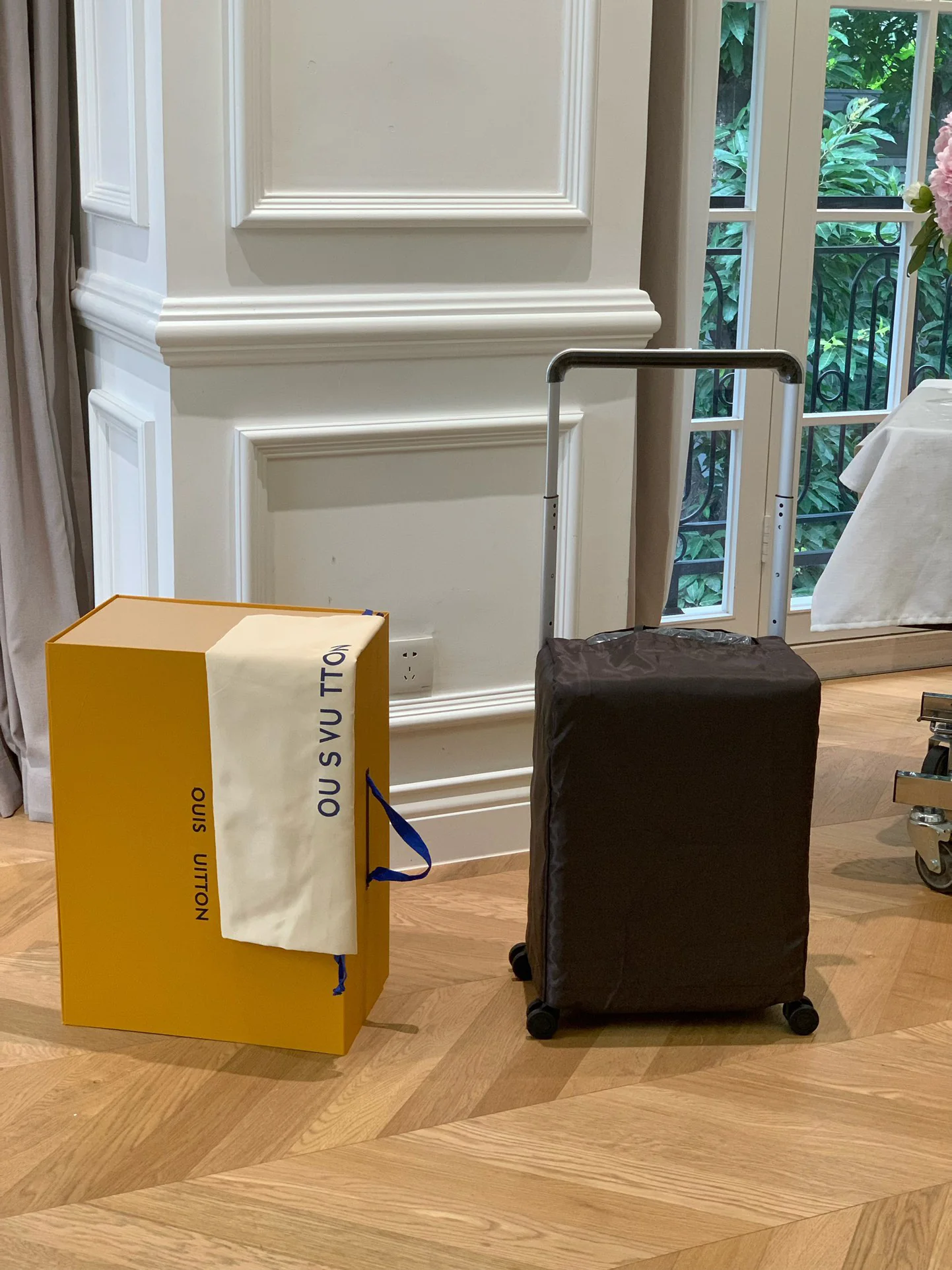 LV Suitcases 38x55x21cm,20inch 980202607010012 - Image 4