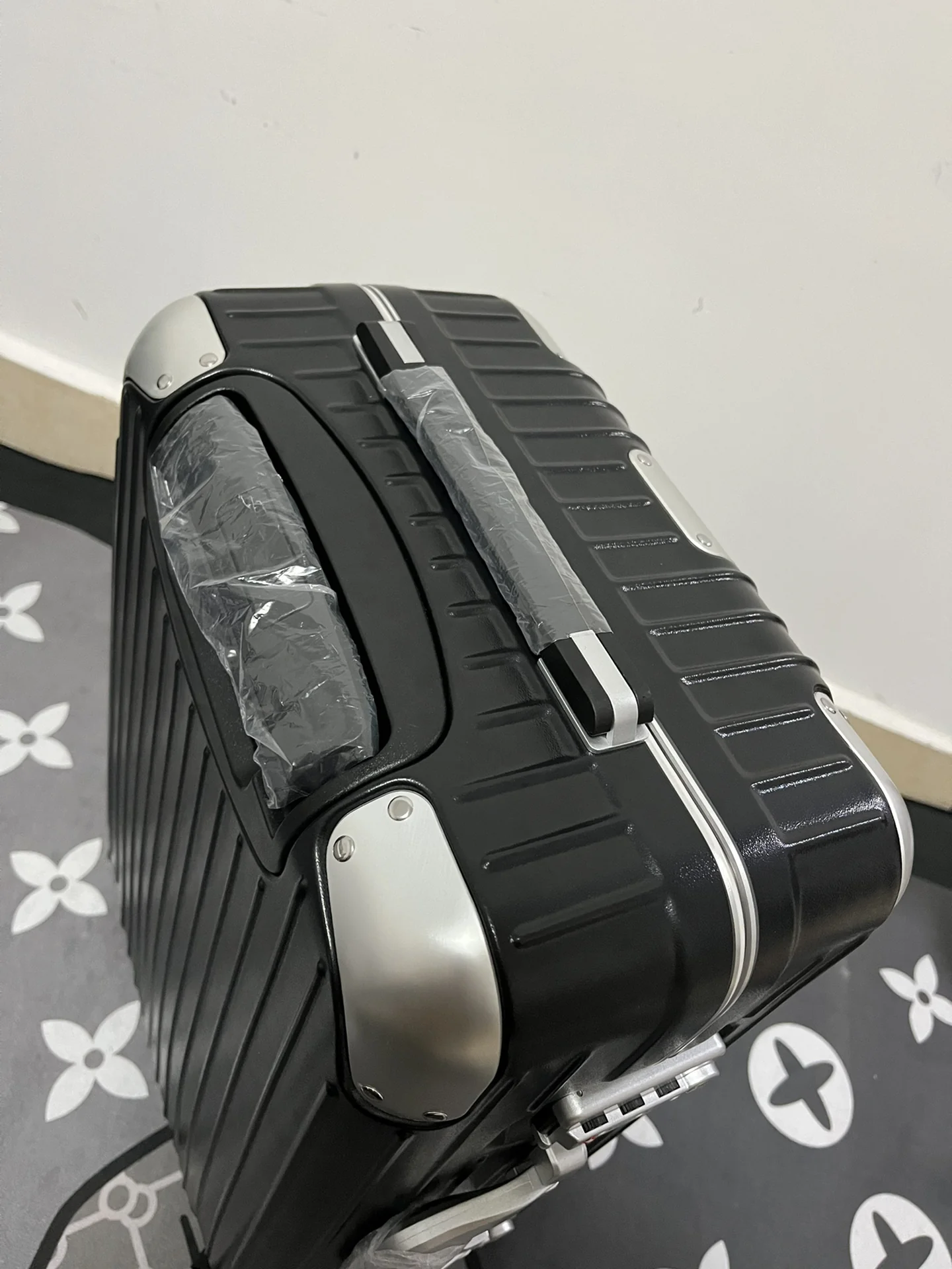 RIMOWA Suitcases 21inch 550202607010145 - Image 3