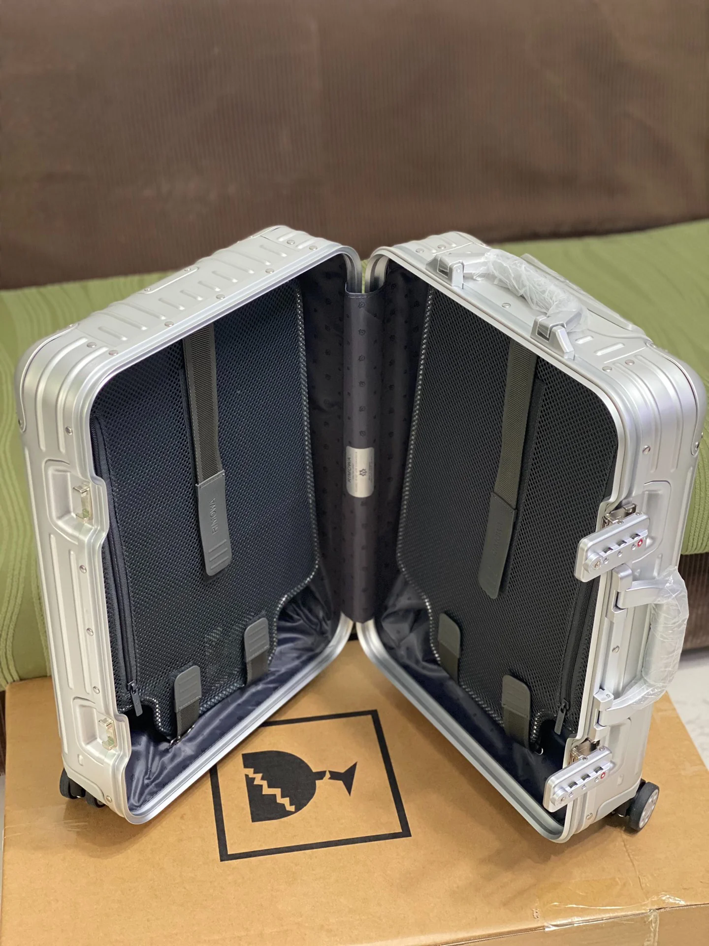 RIMOWA Suitcases 21inch 580202607010146 - Image 9