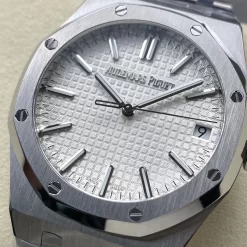 Alternative view of AUDEMARS PIGUET Royal Oak Automatic 15510ST (Silver Dial) 40mm A450202608050073