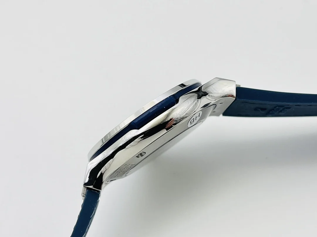 HUBLOT Classic Fusion Automatic 415NX1112VRMXM16 (Blue Dial) 42mm HB A850202608050224 - Image 6