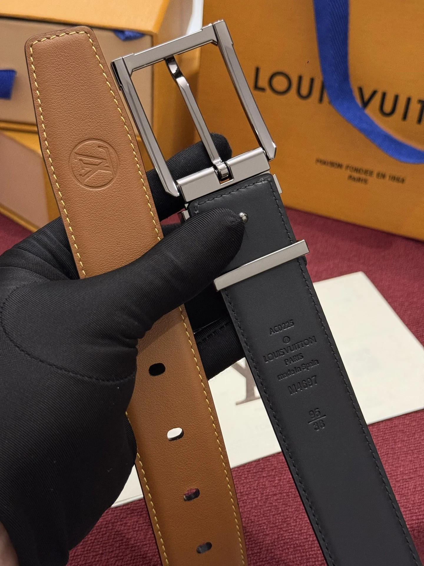 LV Belts Leather A70202608050099 - Image 3