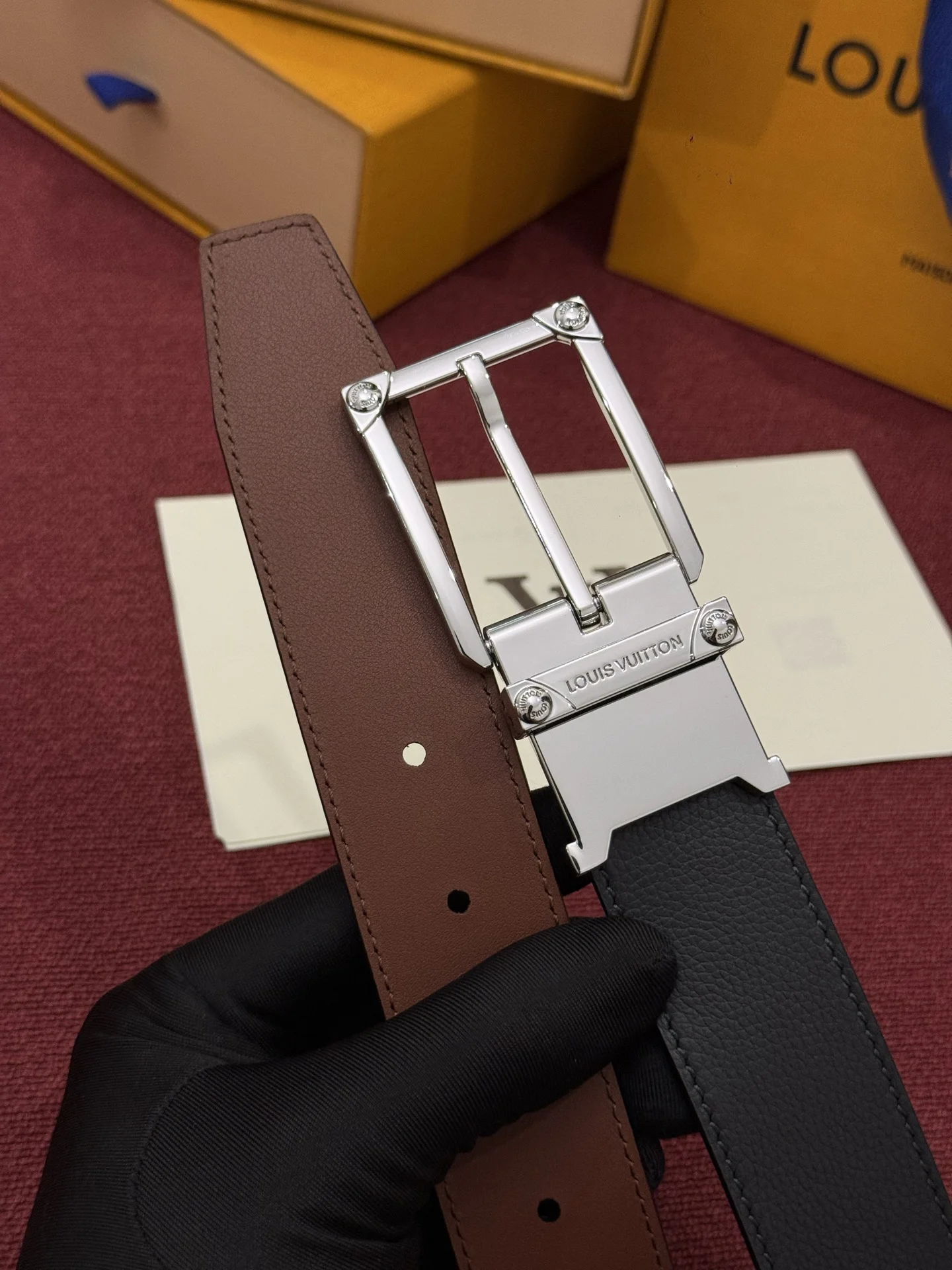 LV Belts Leather A70202608050375 - Image 3