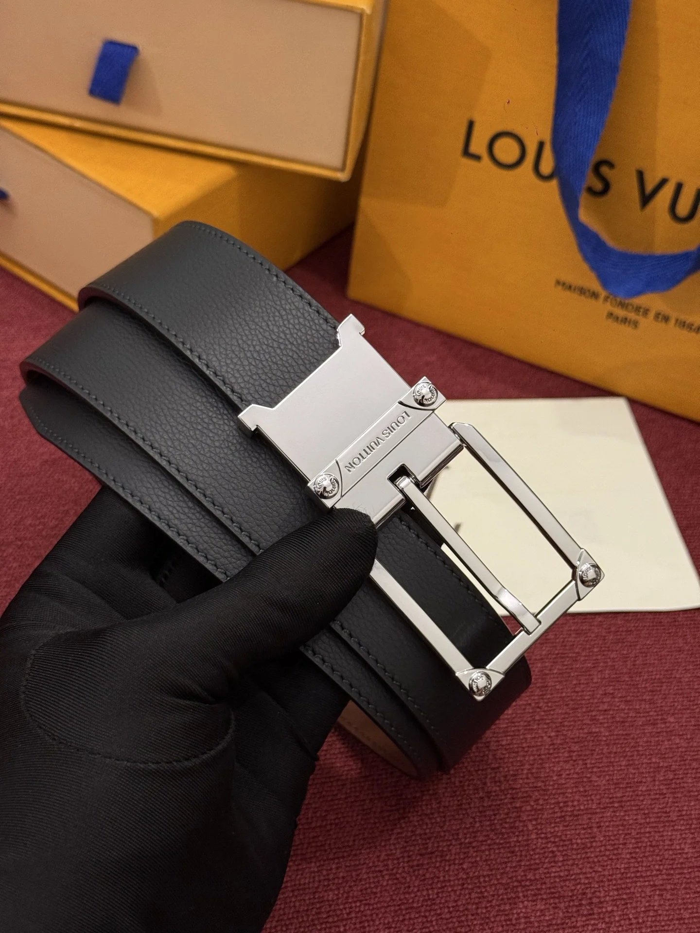 LV Belts Leather A70202608050375 - Image 6
