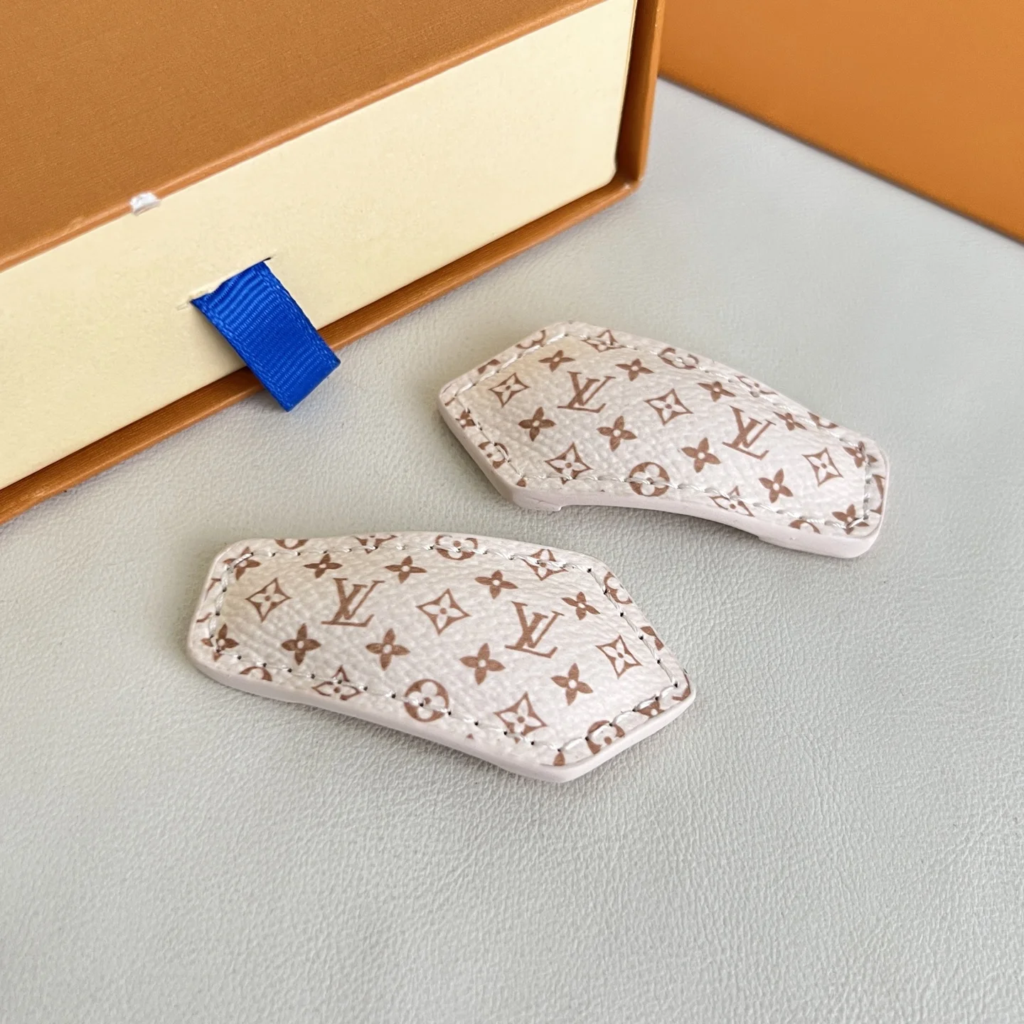 LV Jewelry One Size A15202608050279 - Image 4