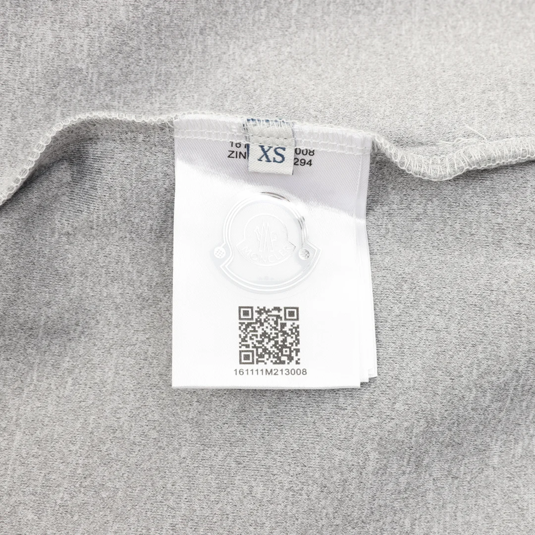 MONCLER Shorts Knit XS-L A60202608030074 - Image 3