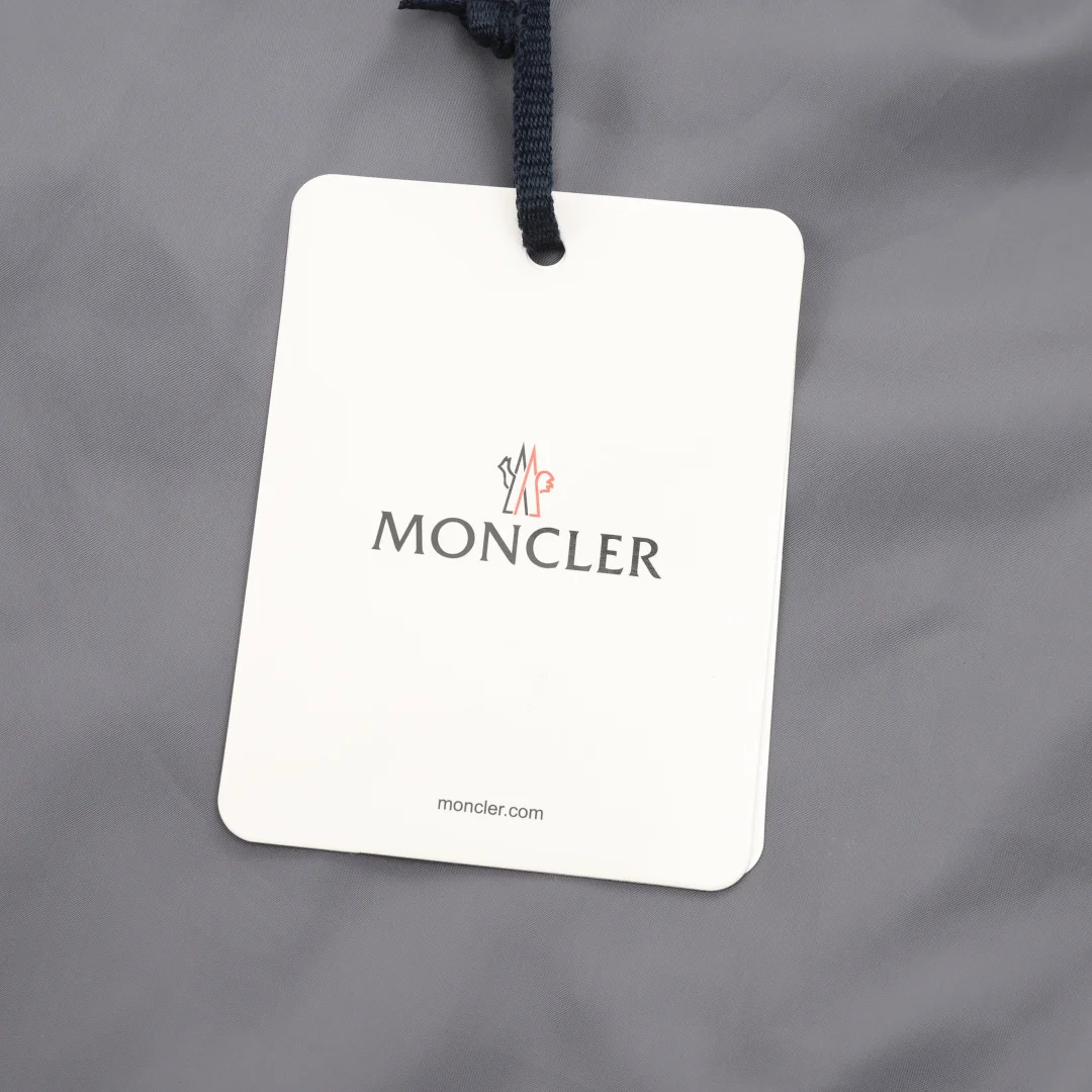 MONCLER Shorts Nylon M-XXL A30202608030016 - Image 9