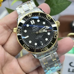 Alternative view of OMEGA Seamaster Automatic (Black Dial) 42mm A750202608050011