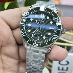 Alternative view of OMEGA Seamaster Automatic (Green Dial) 40mm A750202608050008