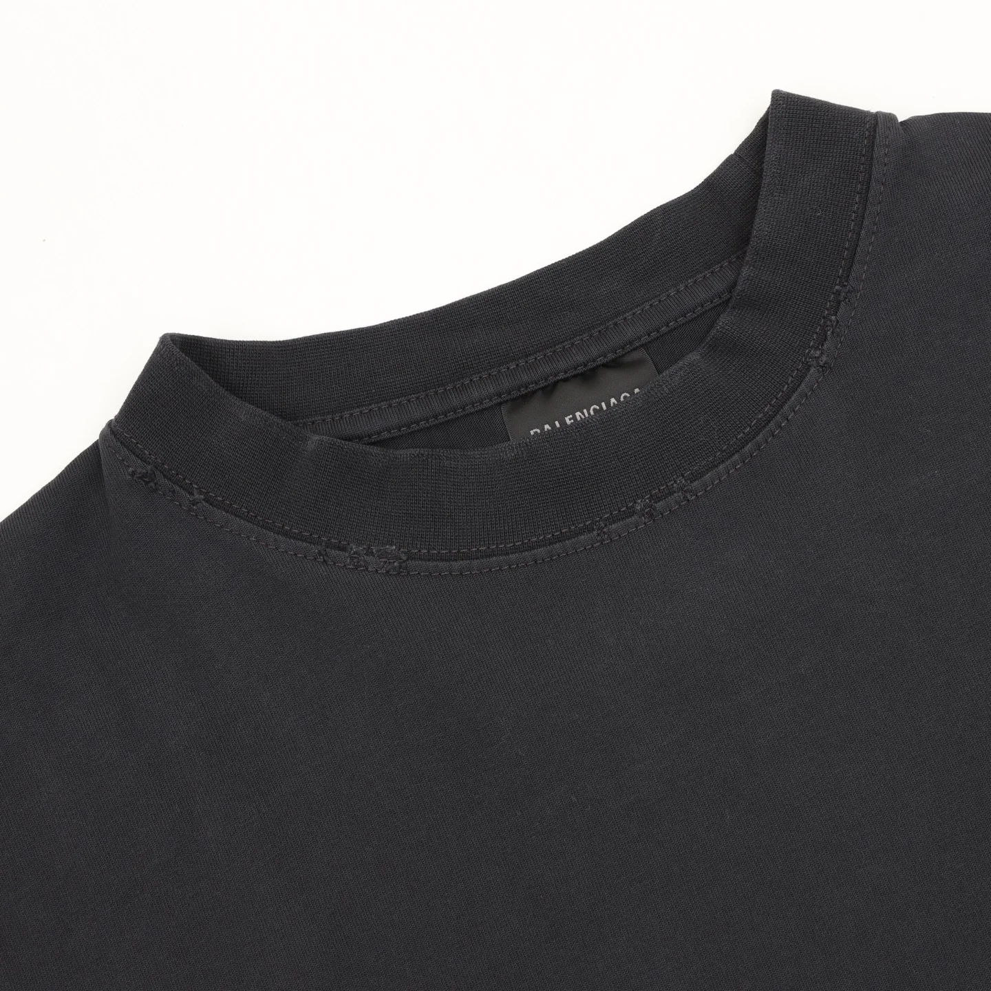 BALENCIAGA T-shirts Black S-L A80202609080387 - Image 3