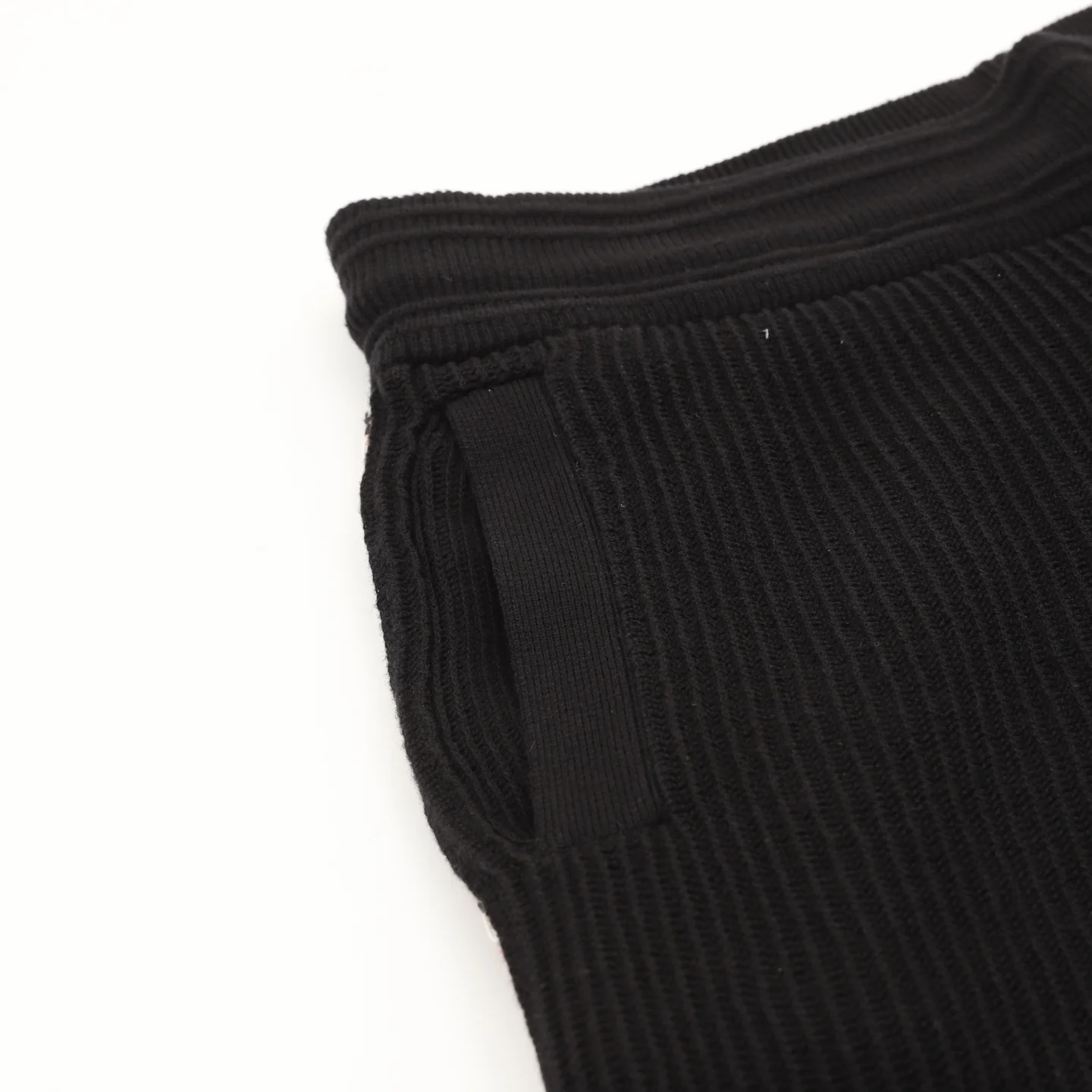 BURBERRY Shorts Black-White S-L A70202609080477 - Image 7