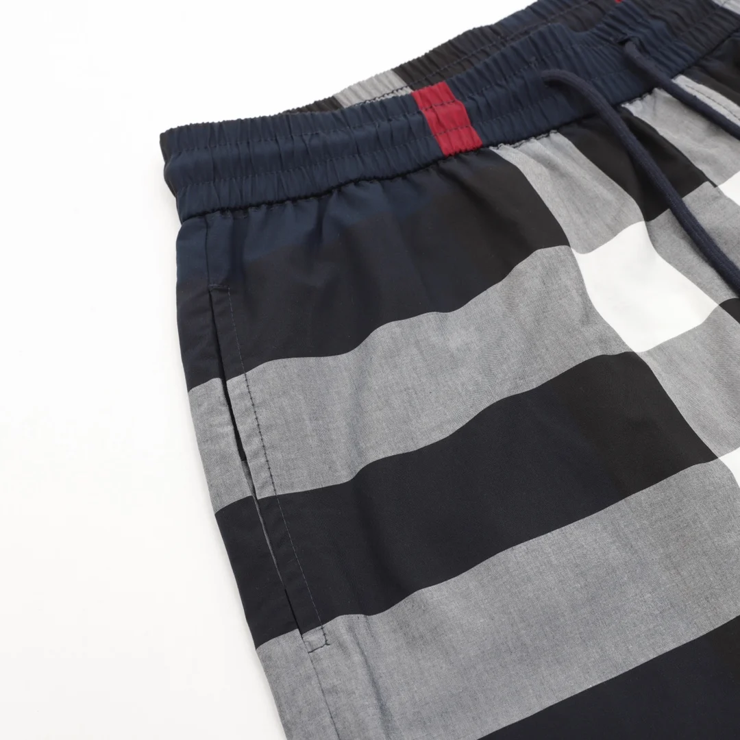 BURBERRY Shorts Navy-White S-L A40202609080277 - Image 4