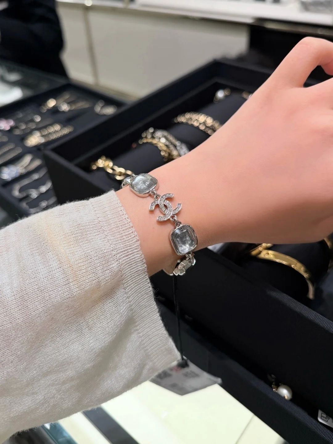 CHANEL Bracelets Crystal Resin One Size G0202609070064 - Image 2