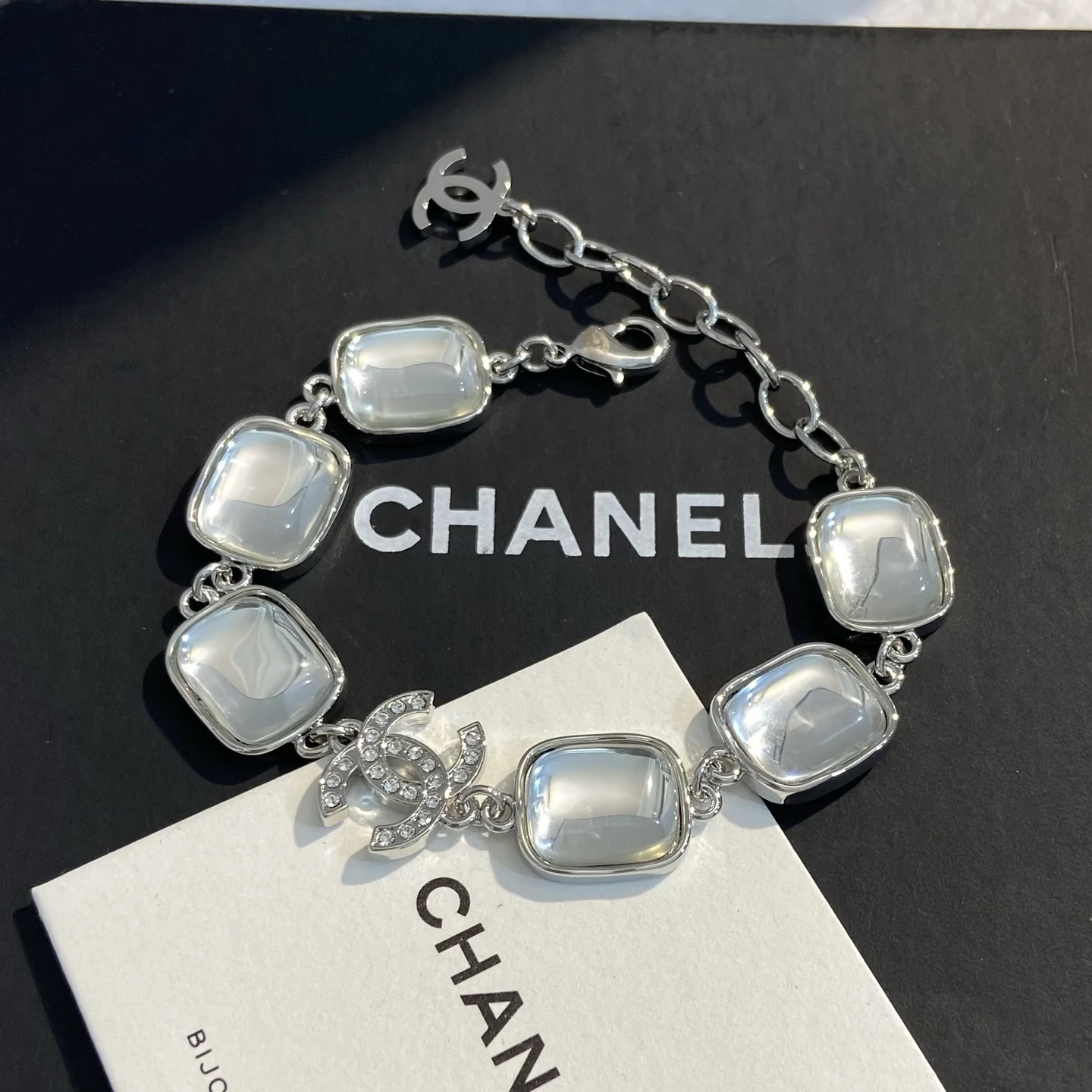 CHANEL Bracelets Crystal Resin One Size G0202609070064 - Image 3