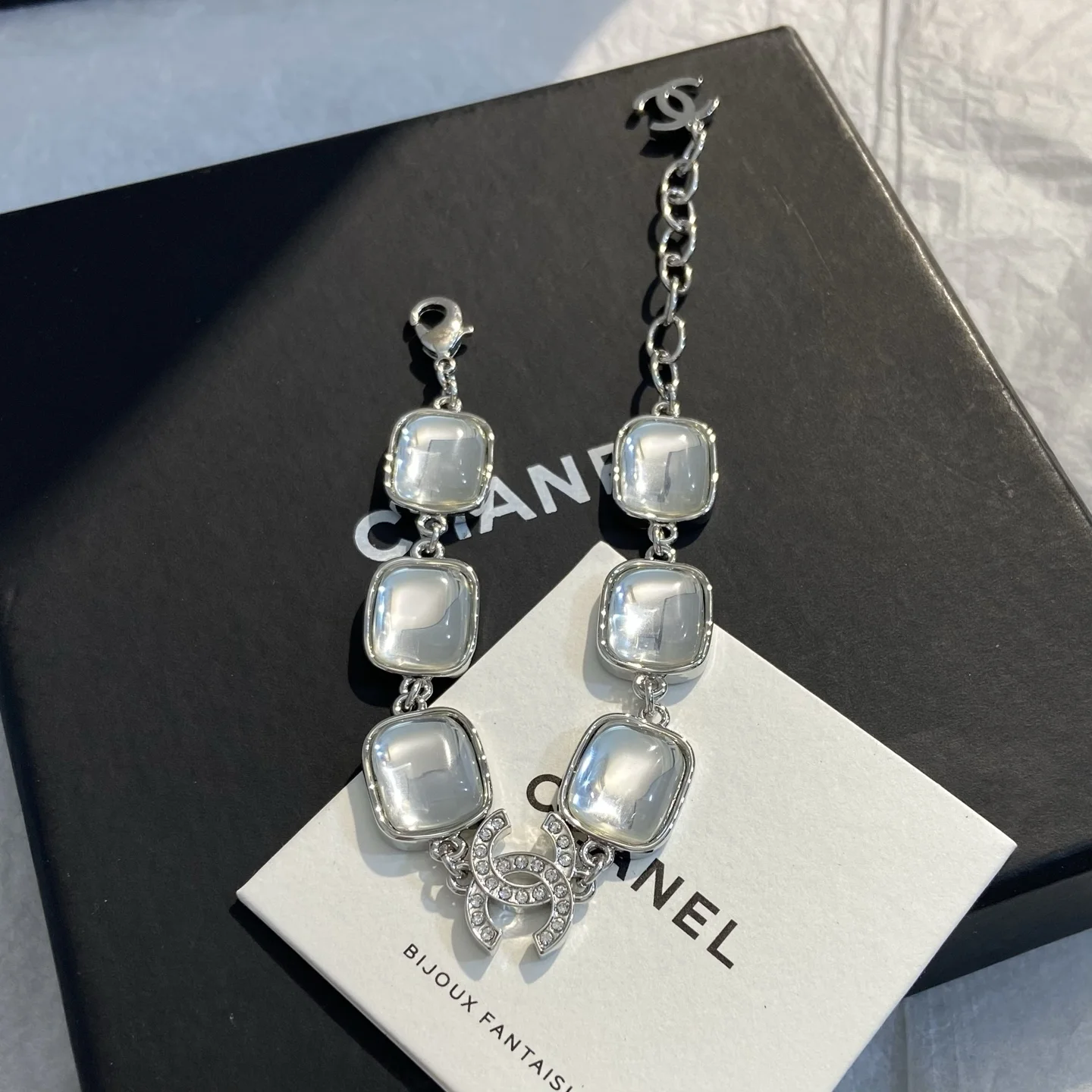CHANEL Bracelets Crystal Resin One Size G0202609070064 - Image 5