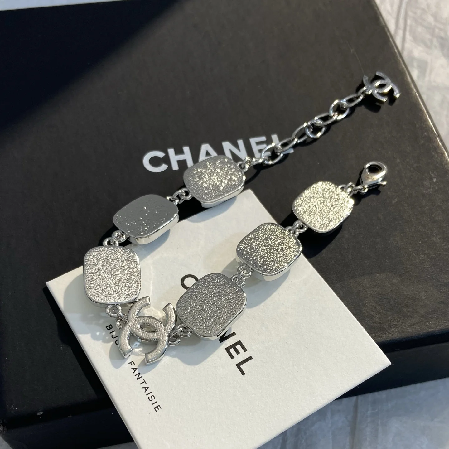 CHANEL Bracelets Crystal Resin One Size G0202609070064 - Image 6