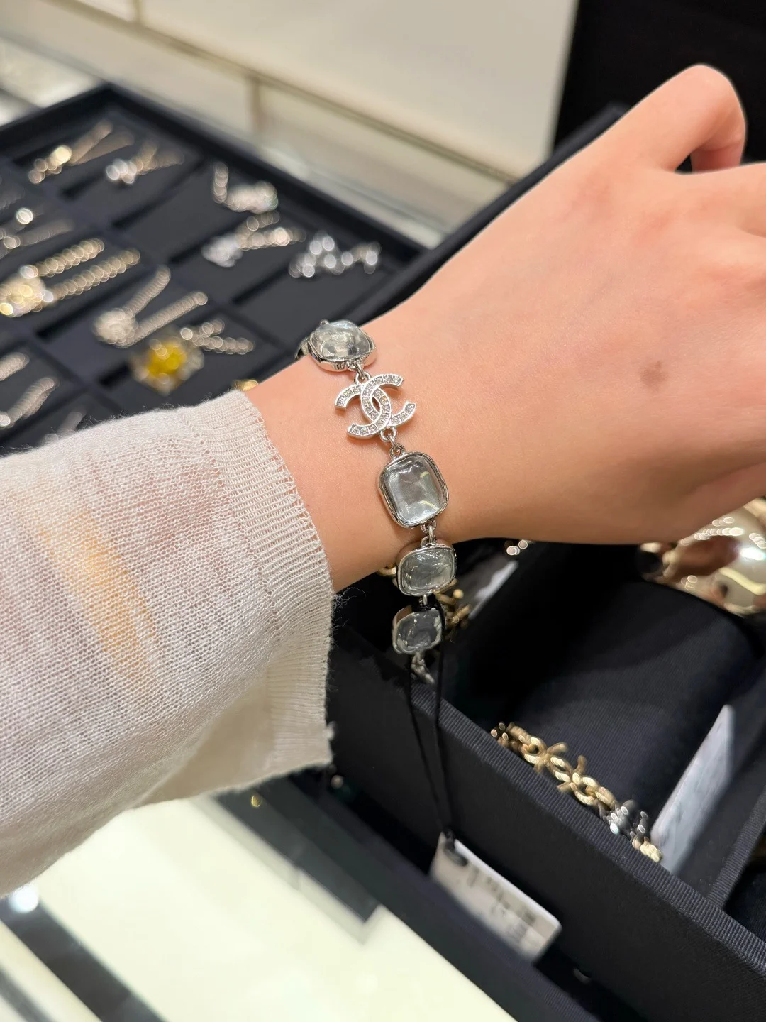 CHANEL Bracelets Crystal Resin One Size G0202609070064 - Image 8