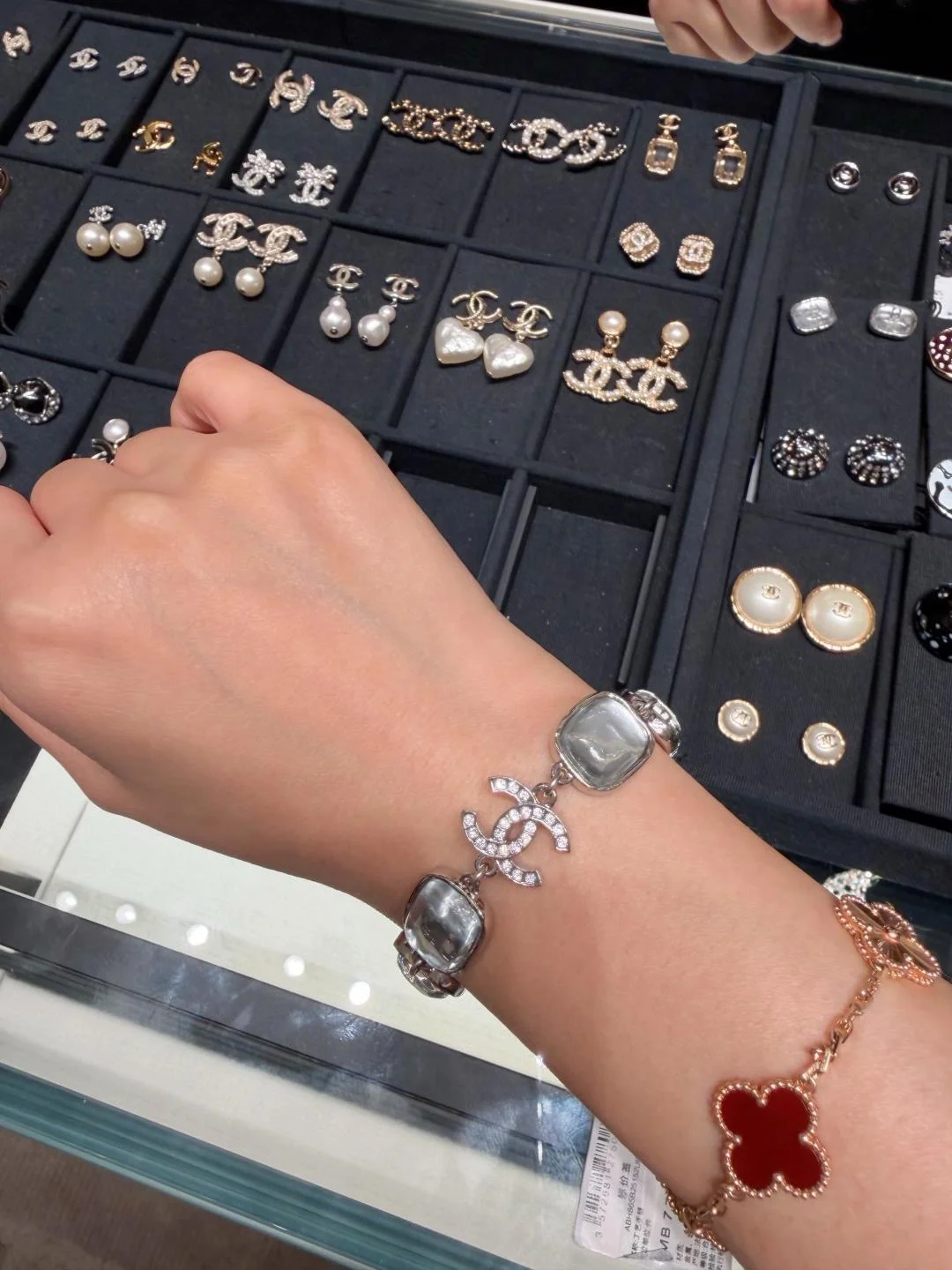 CHANEL Bracelets Crystal Resin One Size G0202609070064 - Image 9