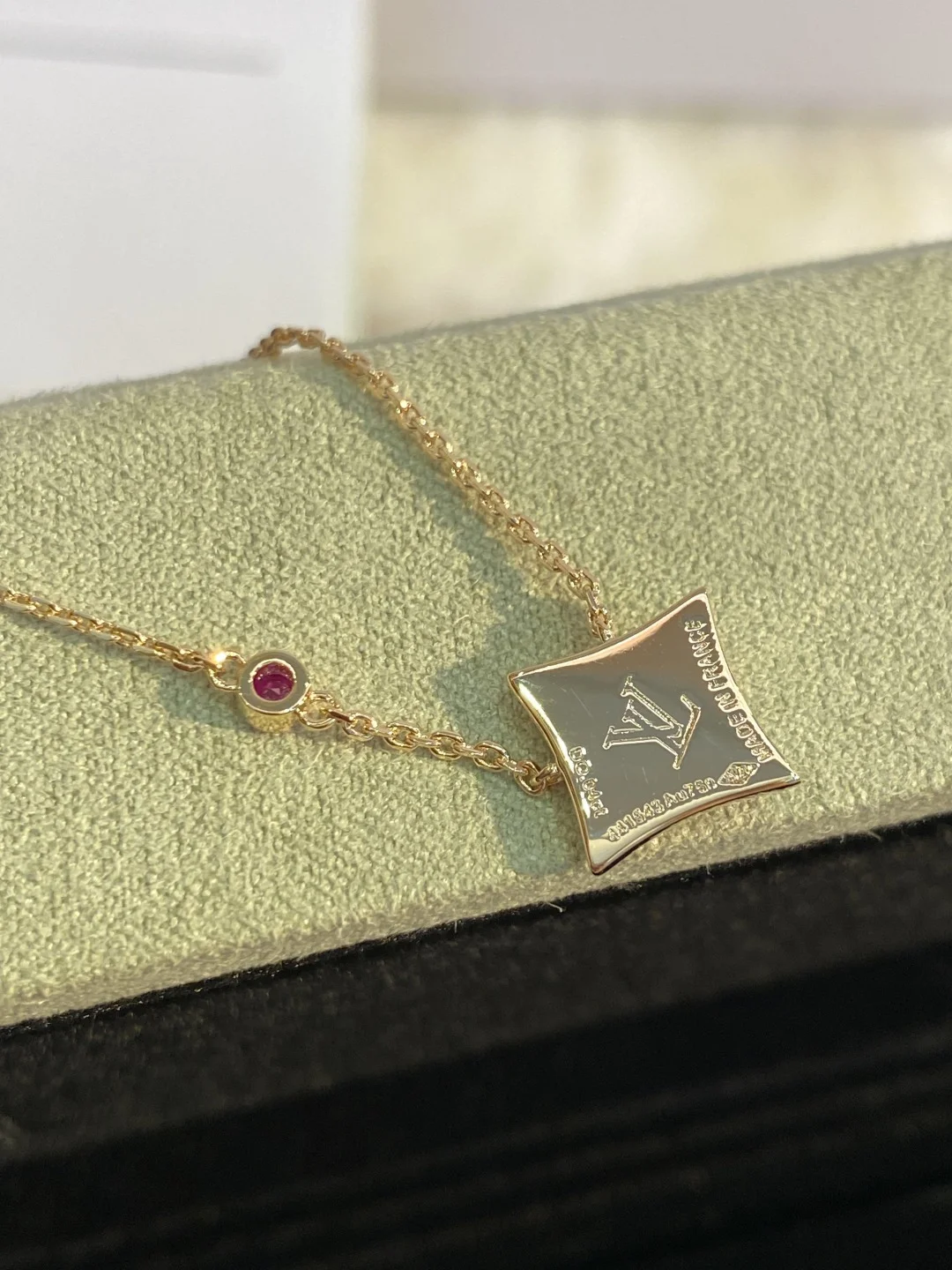 LV Necklaces A15202609070055 - Image 4