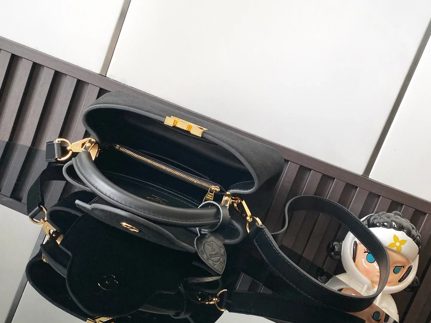 LV Top Handle Bags Black-Gold 27X18X9CM A180202609090239 - Image 8
