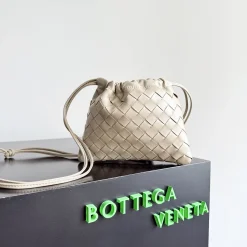 BOTTEGA VENETA Bucket Bags Beige 21X16.6X1CM F8010065401