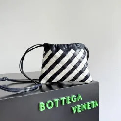 BOTTEGA VENETA Bucket Bags Black-White 21X16.6X1CM F8010065402