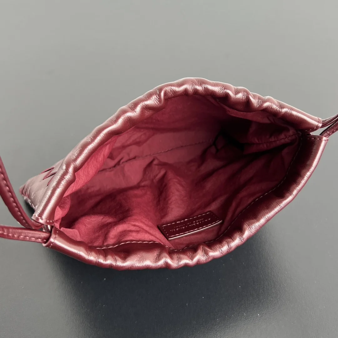 BOTTEGA VENETA Bucket Bags Burgundy 21X16.6X1CM F8010065390 - Image 5