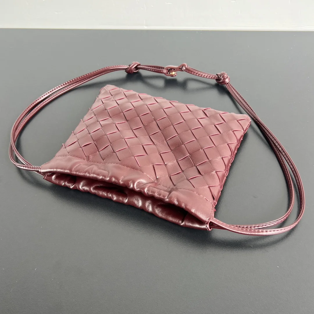 BOTTEGA VENETA Bucket Bags Burgundy 21X16.6X1CM F8010065390 - Image 6