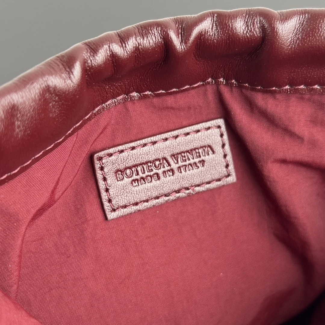 BOTTEGA VENETA Bucket Bags Burgundy 21X16.6X1CM F8010065390 - Image 8
