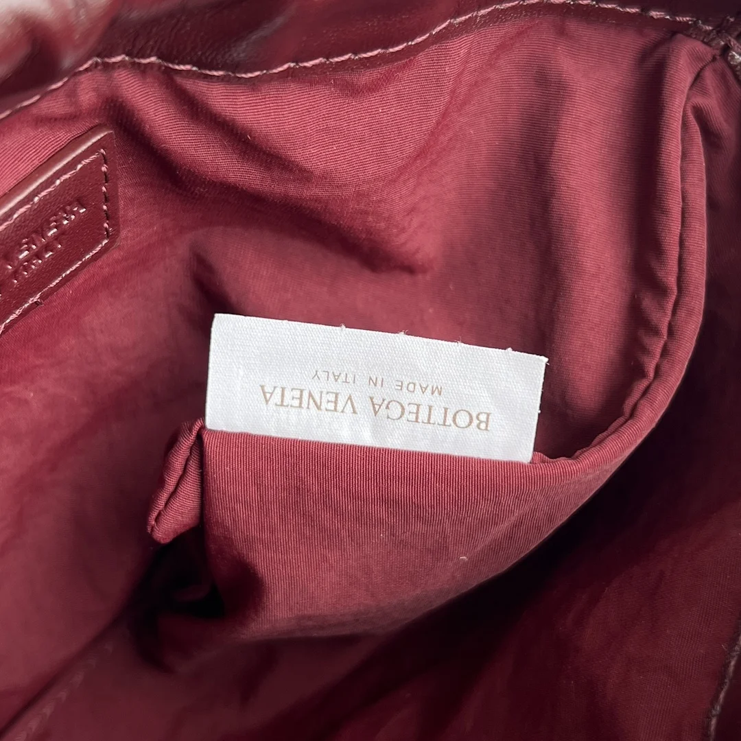 BOTTEGA VENETA Bucket Bags Burgundy 21X16.6X1CM F8010065390 - Image 9