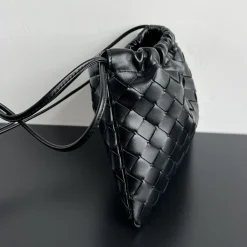 Alternative view of BOTTEGA VENETA Bucket Bags Calf Leather Black 21X16.6X1CM F8010065393