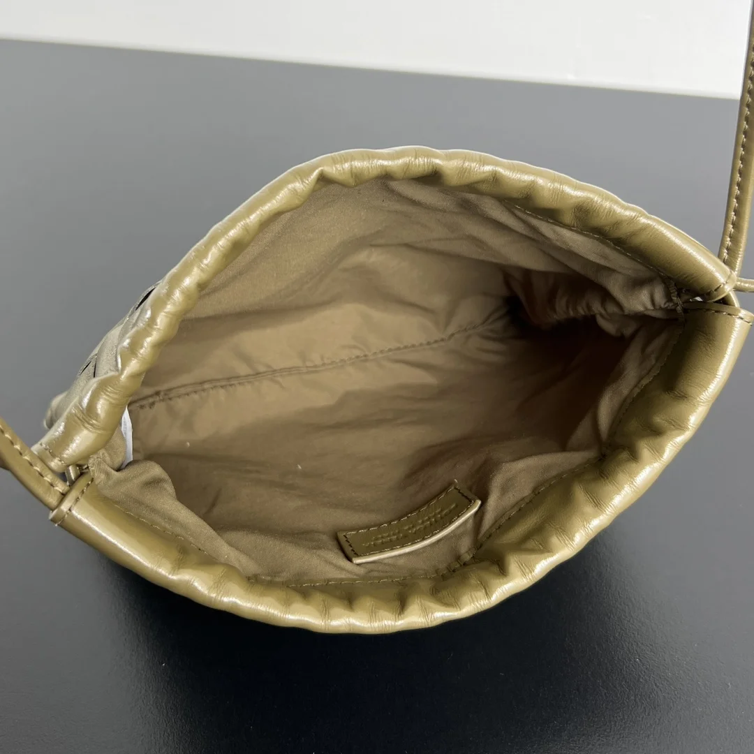 BOTTEGA VENETA Bucket Bags Nappa Leather Green 21X16.6X1CM F8010065380 - Image 5