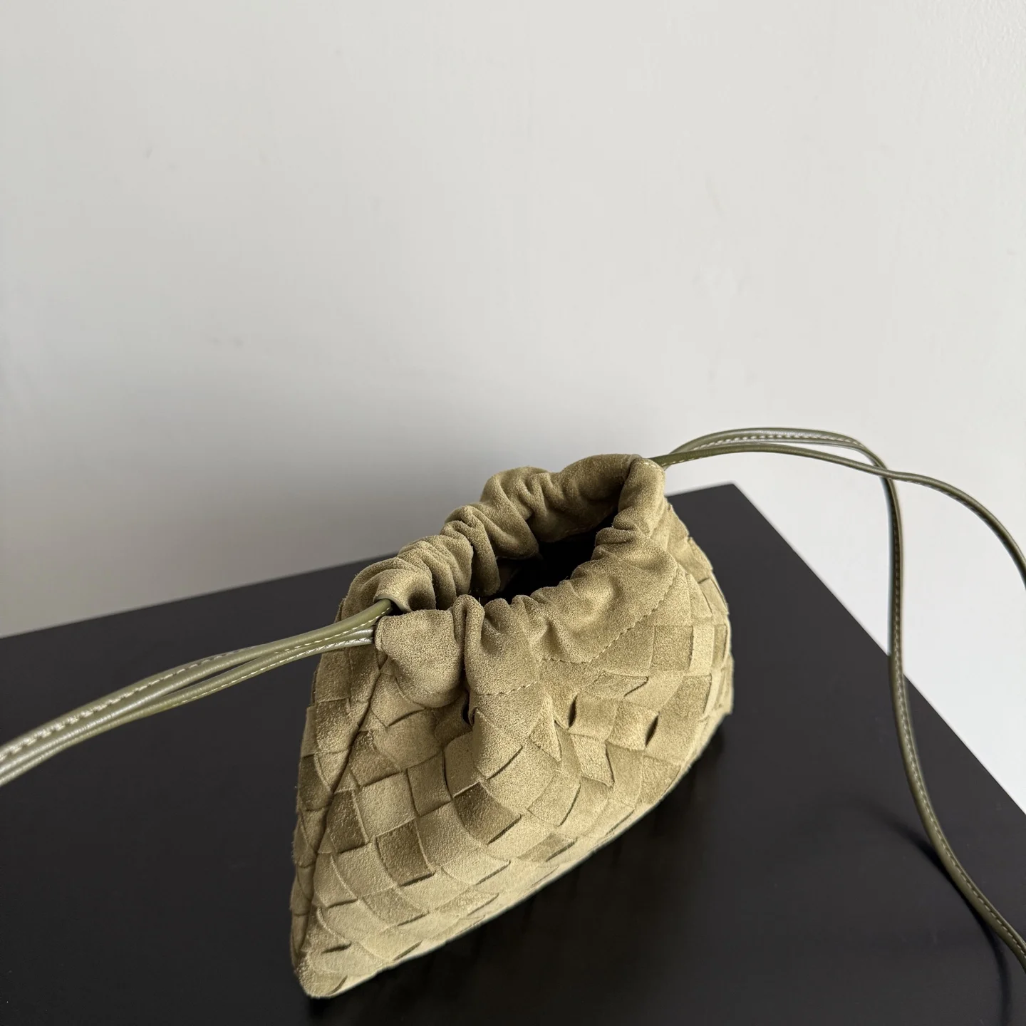 BOTTEGA VENETA Bucket Bags Suede Green-Khaki 21X16.6X1CM F8010065406 - Image 4