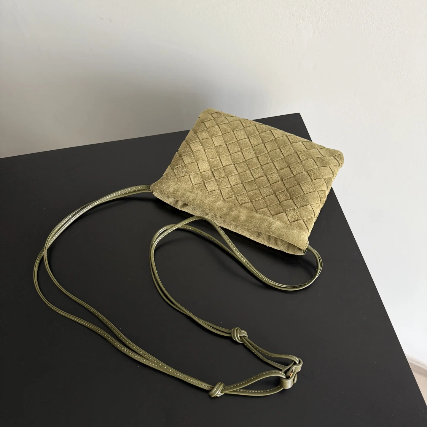 BOTTEGA VENETA Bucket Bags Suede Green-Khaki 21X16.6X1CM F8010065406 - Image 5