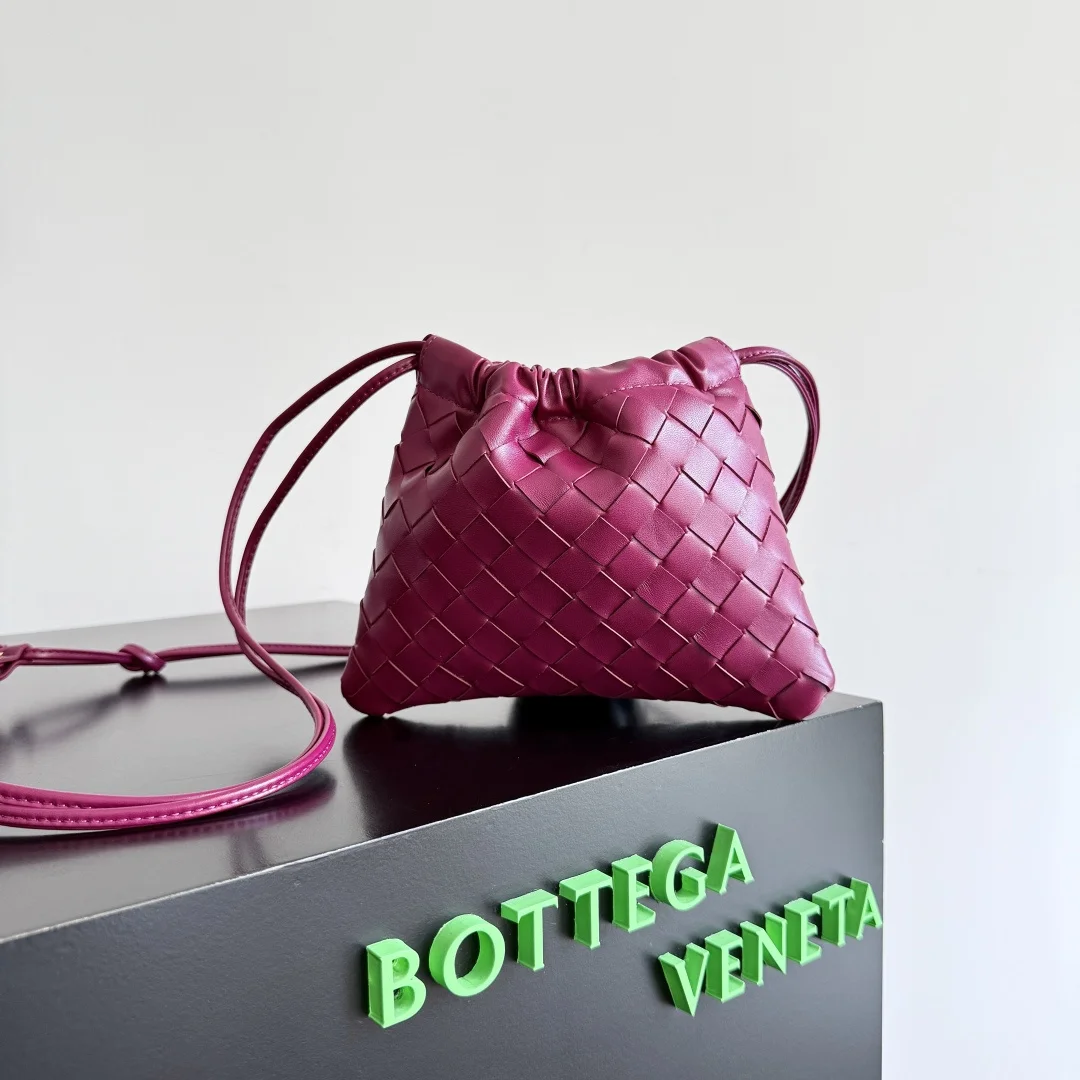 BOTTEGA VENETA Bucket Bags Woven Leather Purple 21X16.6X1CM F8010065407