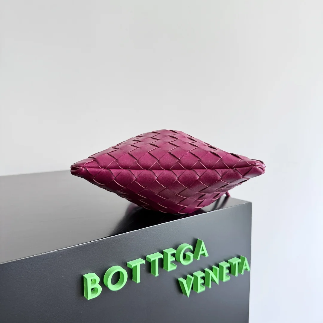 BOTTEGA VENETA Bucket Bags Woven Leather Purple 21X16.6X1CM F8010065407 - Image 4
