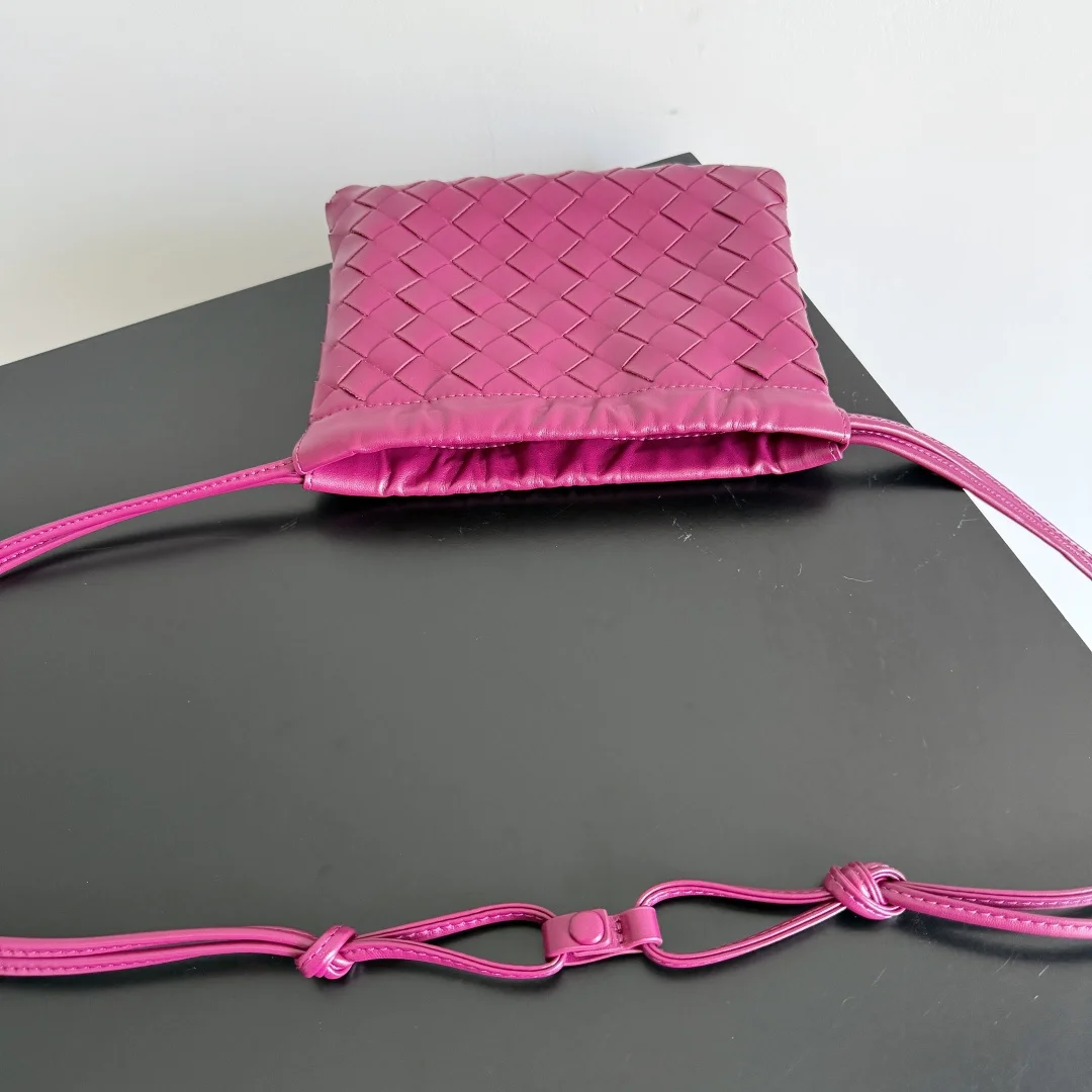 BOTTEGA VENETA Bucket Bags Woven Leather Purple 21X16.6X1CM F8010065407 - Image 5