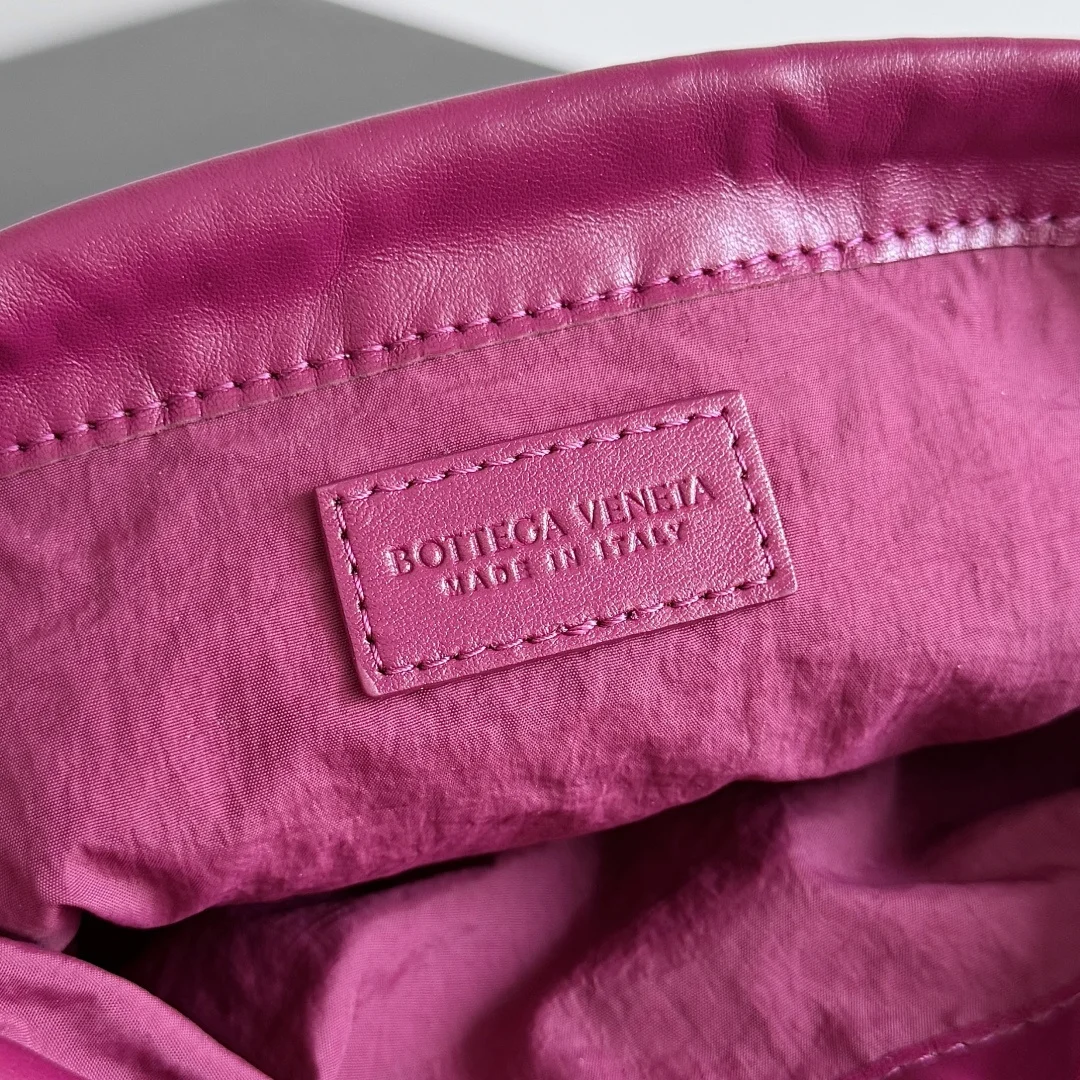 BOTTEGA VENETA Bucket Bags Woven Leather Purple 21X16.6X1CM F8010065407 - Image 6
